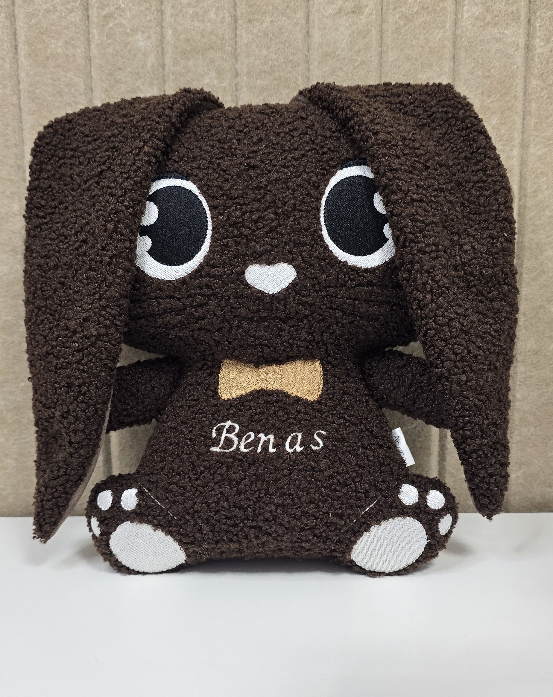 Rudas Teddy medžiagos kiškis su vaiko vardu