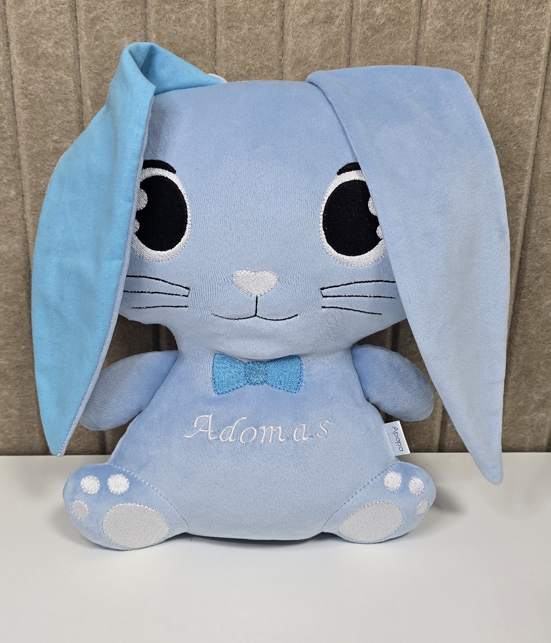 Žydros spalvos kiškis su vaiko vardu